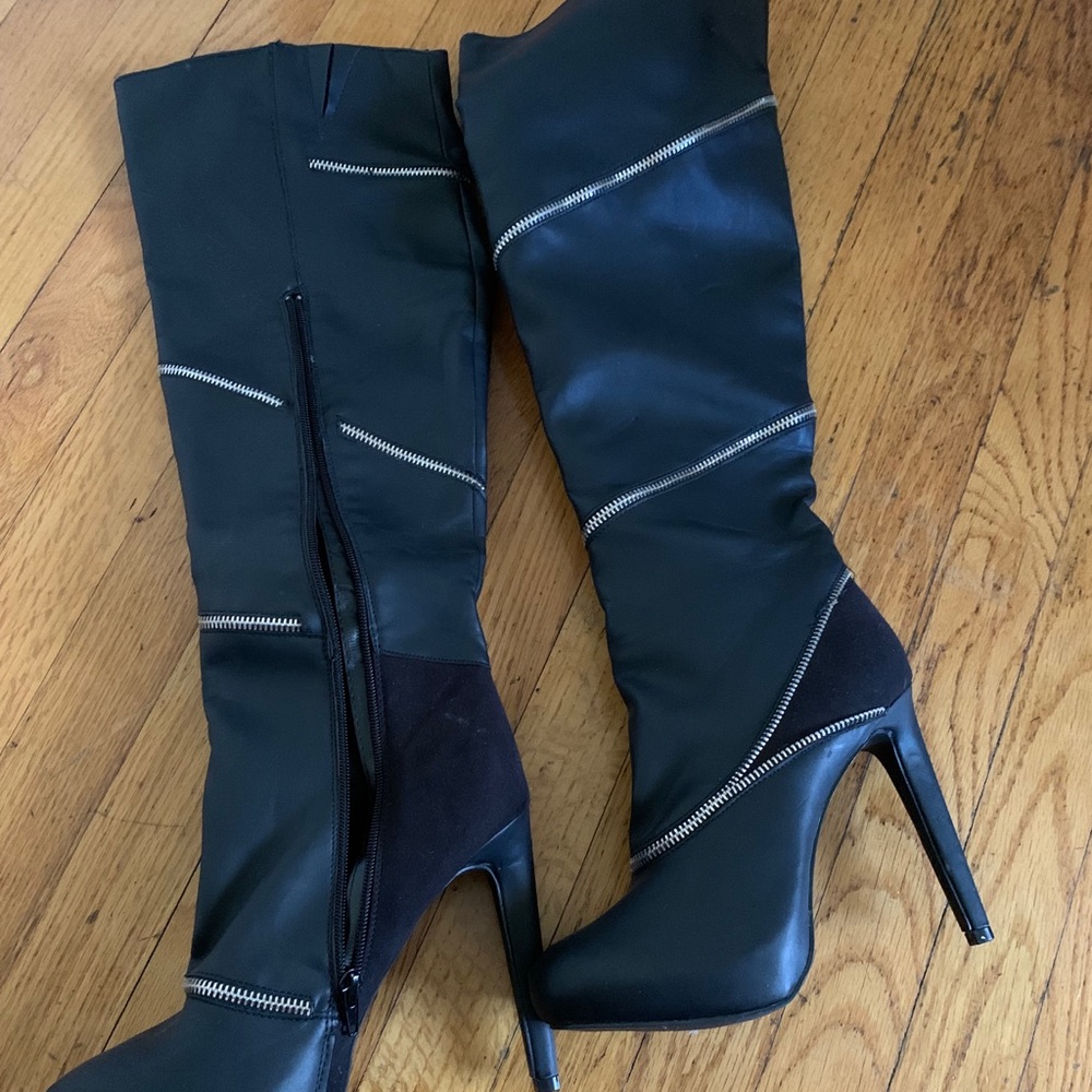 Zip up stiletto heeled boots